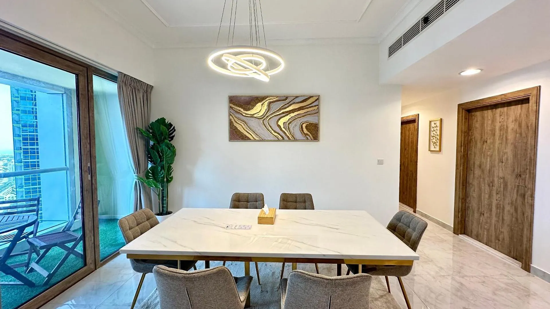 Apartment Lux Bnb I Executive Tower I Ocean View Dubai