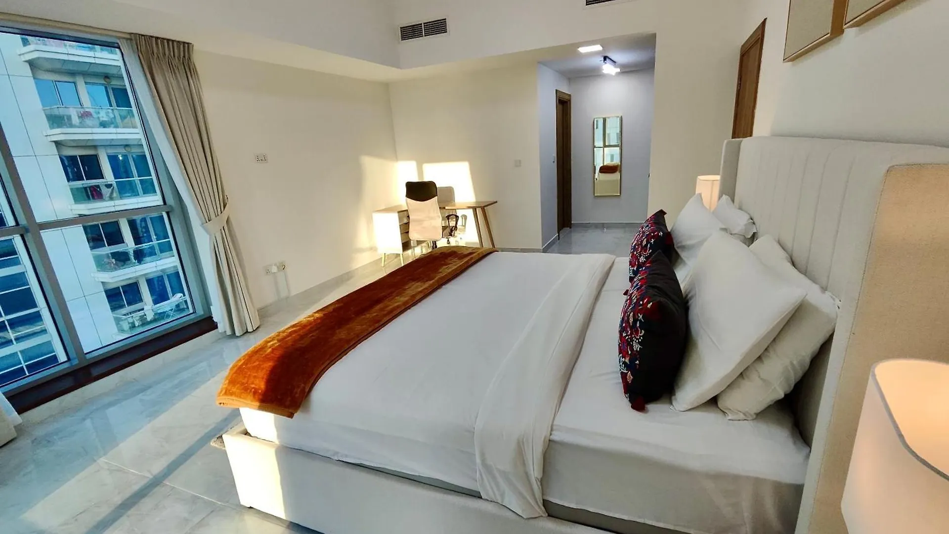Lux Bnb I Executive Tower I Ocean View Dubai