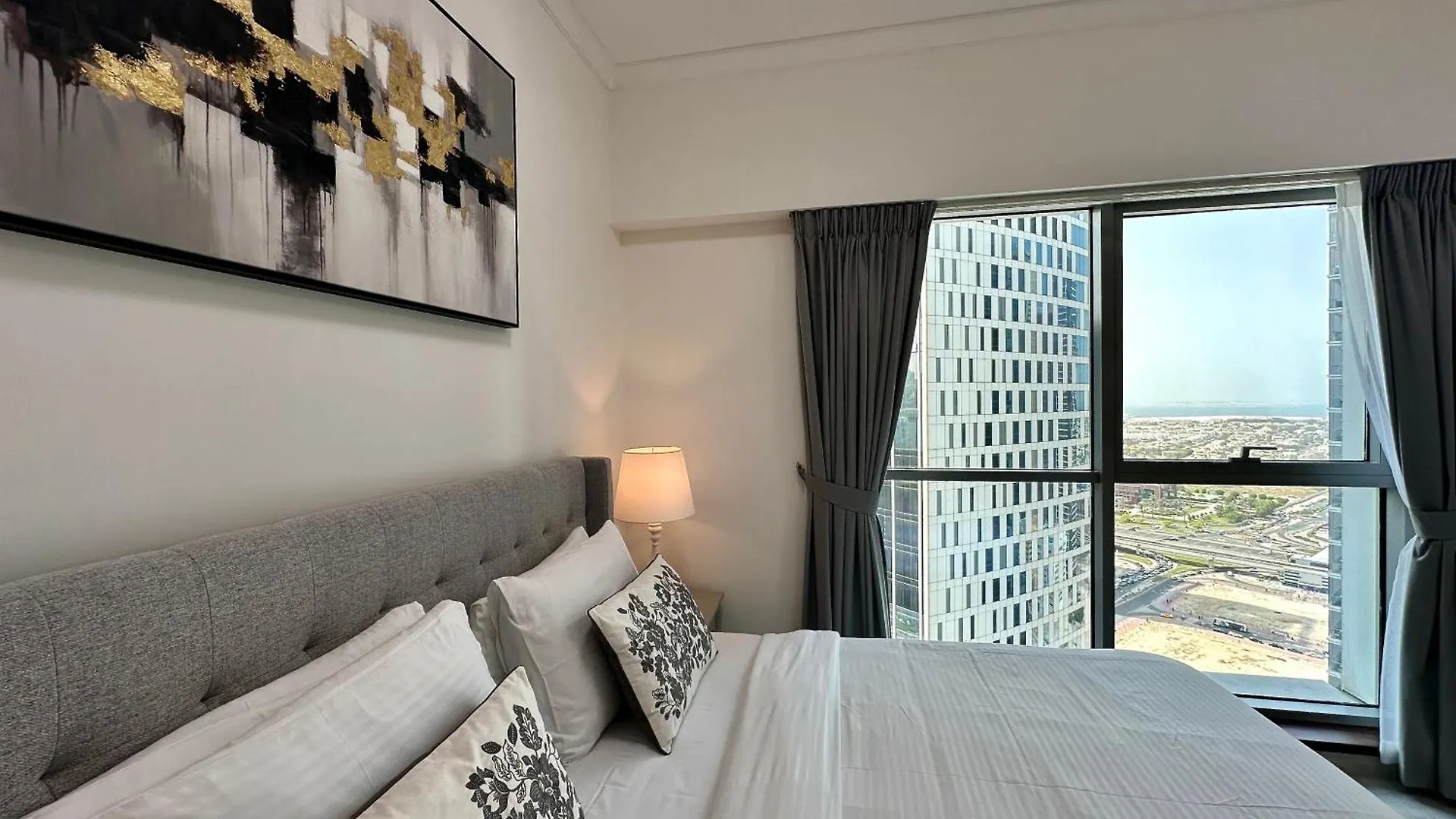 Apartment Lux Bnb I Executive Tower I Ocean View Dubai