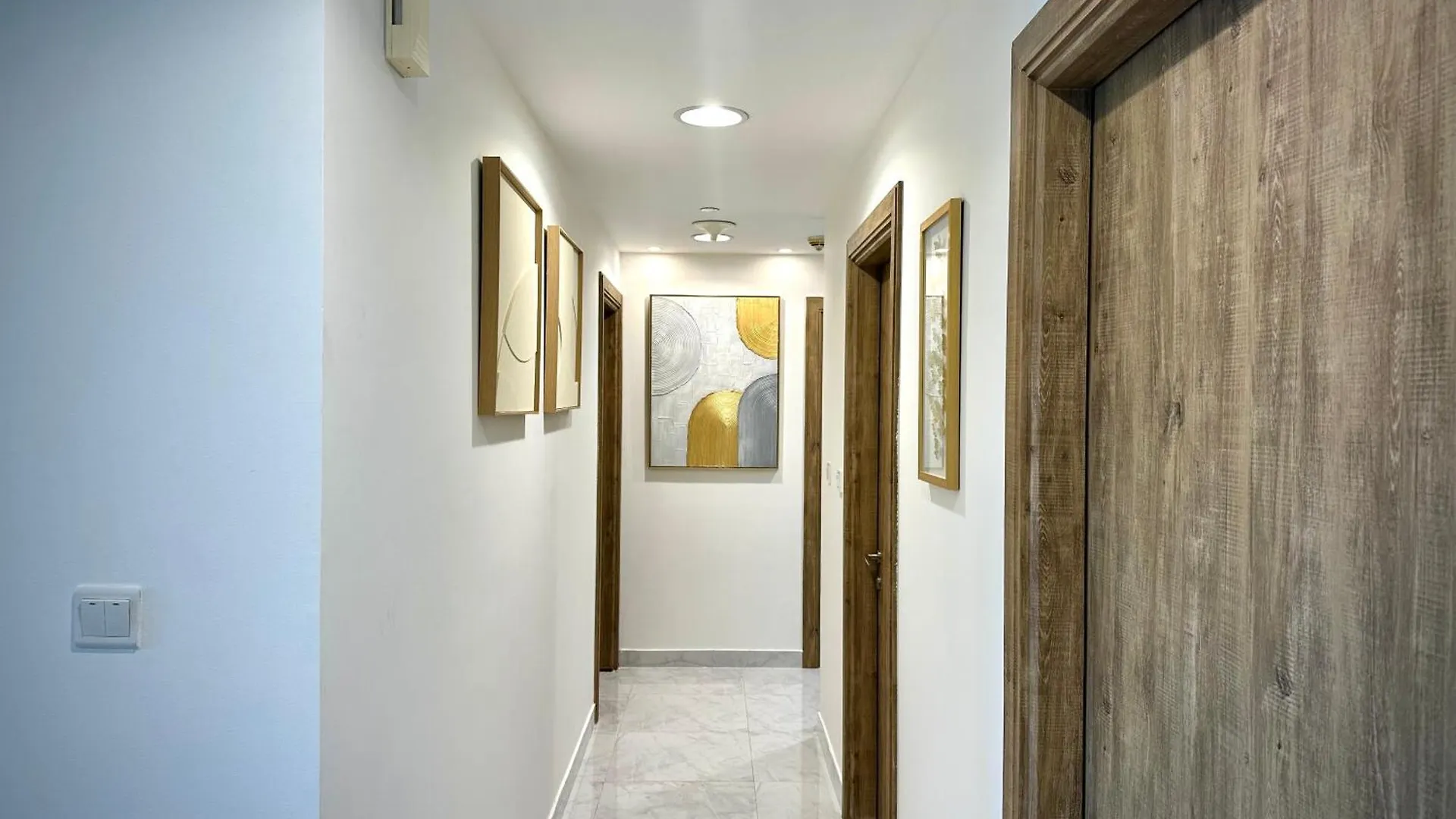 Lux Bnb I Executive Tower I Ocean View Dubai